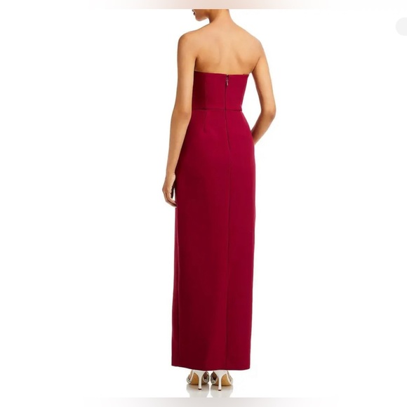 BCBGMAXAZRIA
Notched Strapless Gown - Picture 4 of 12
